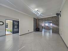 Photo - MODERN 4 BED HOME - ERASMUS, BRONKHORSTSPRUIT