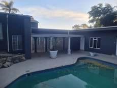 Featured Photo2 - Large family home, Pool and garaging