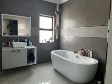 Featured Photo1 - Stunning 5 Bedroom Home in Eagle Canyon Golf Estate